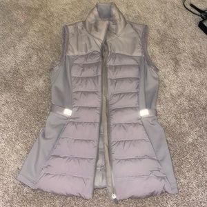 Lululemon Grey Puffer Zip Up Vest Size 4 In Good Condition